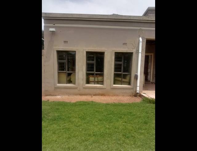 5 BEDROOM HOUSE FOR SALE IN LAMBTON